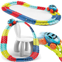 Autorennbahn 92 pièces. Circuit de course flexible pour voiture jouet