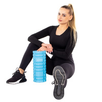 Rouleau de massage des fascias avec picots rouges pour soulager les tensions musculaires
